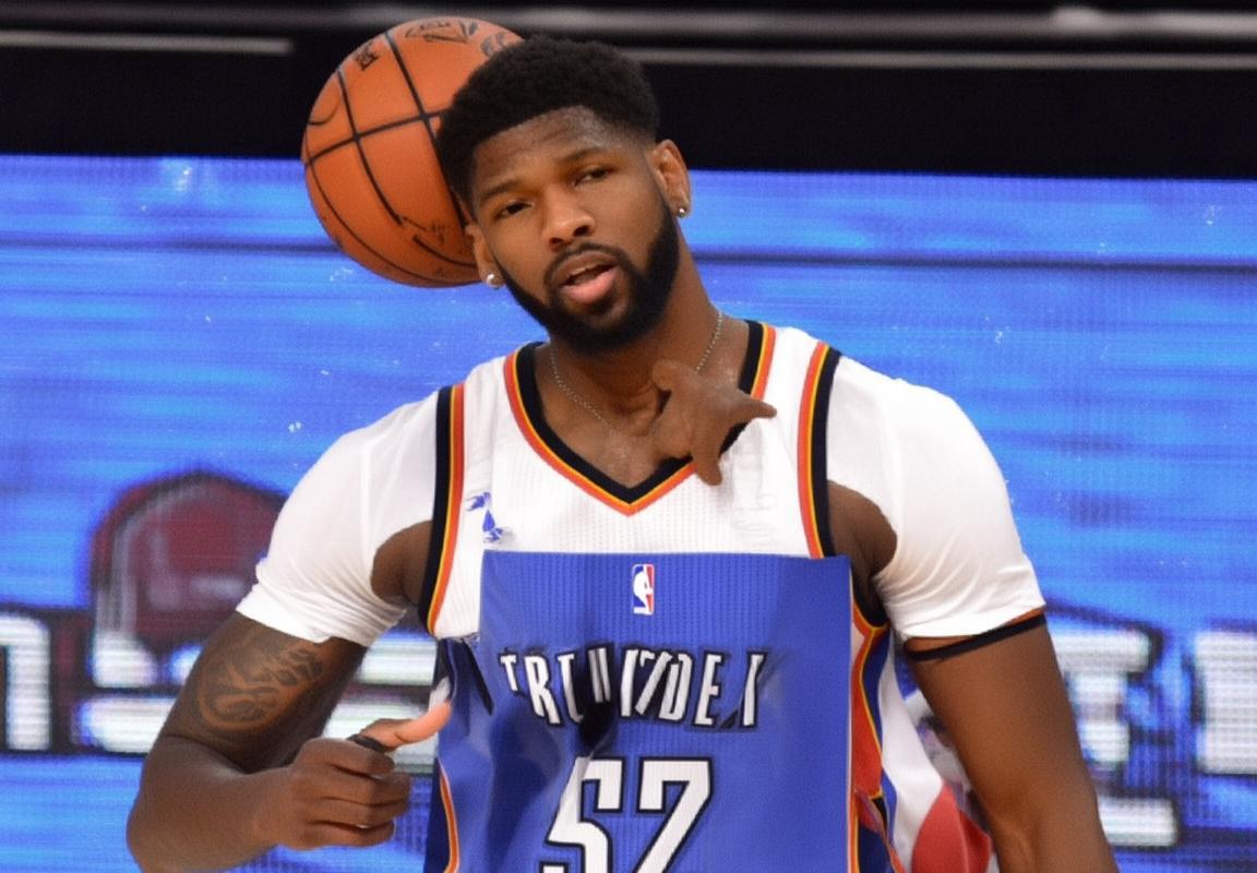 2015年勇士与尼克斯激战回顾：一场篮球盛宴的精彩瞬间与战术较量(图1)